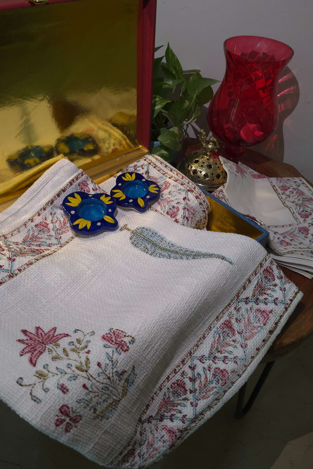 Tree Motif Hand Blocked Jute Dinning Table set