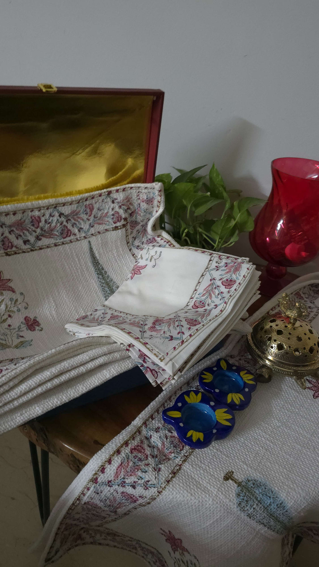 Tree Motif Hand Blocked Jute Dinning Table set